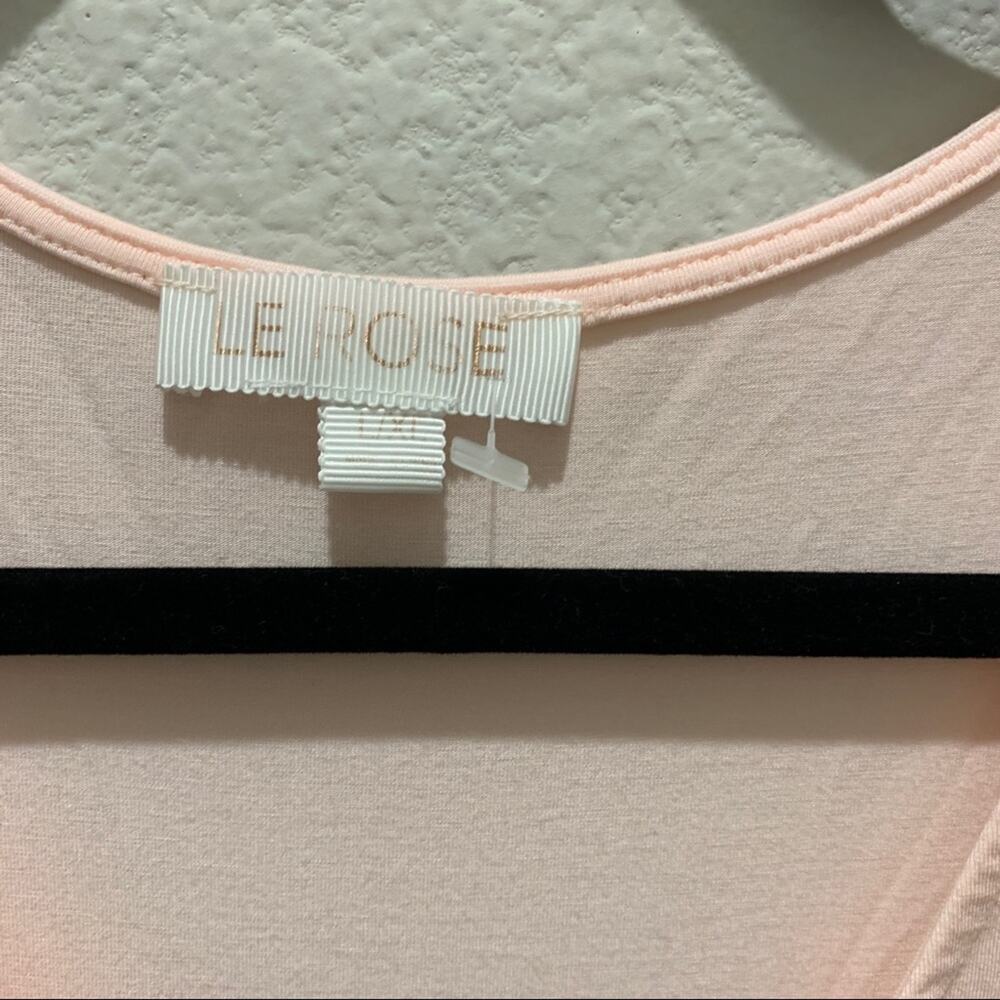 LE Rose‎ light pink top size l/xl. 3/4 ruffle sleeves. V neck - Picture 12 of 12